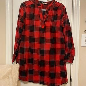 ❤️ Red striped flannel shirt dress ❤️ looks cute with a belt and boots 👢 small